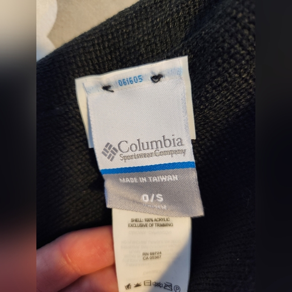 *New With Tags Reversible Columbia Beanie Black and Gray One Size - Picture 2 of 4